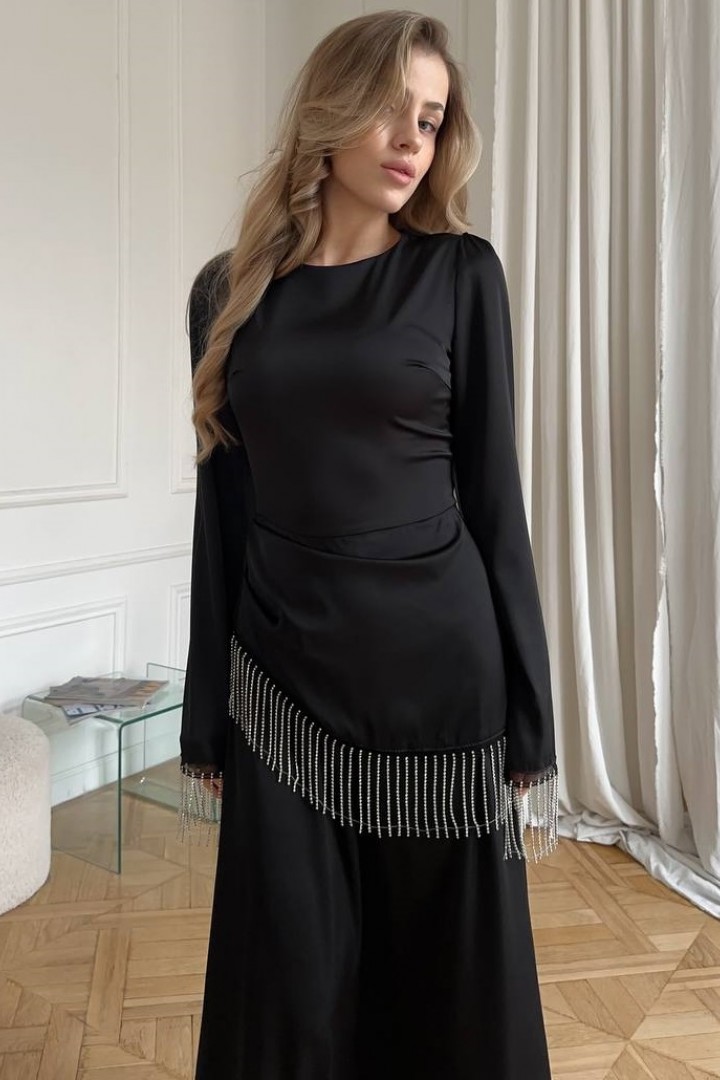 Платье декорировано камушками SSY-026A700
