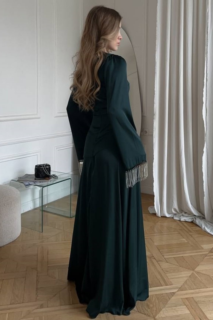 Платье декорировано камушками SSY-026A700