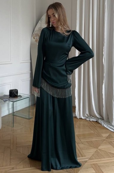 Платье декорировано камушками SSY-026A700