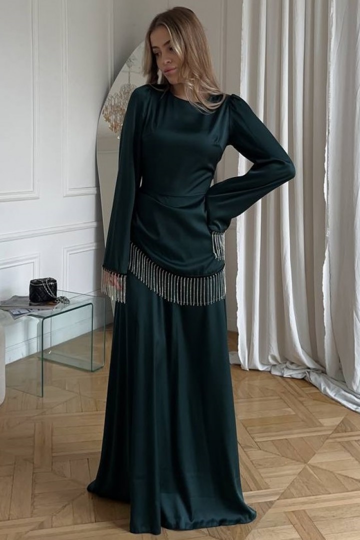 Платье декорировано камушками SSY-026A700