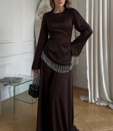 Платье декорировано камушками SSY-026A700