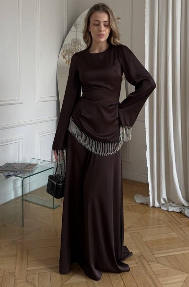 Платье декорировано камушками SSY-026A700