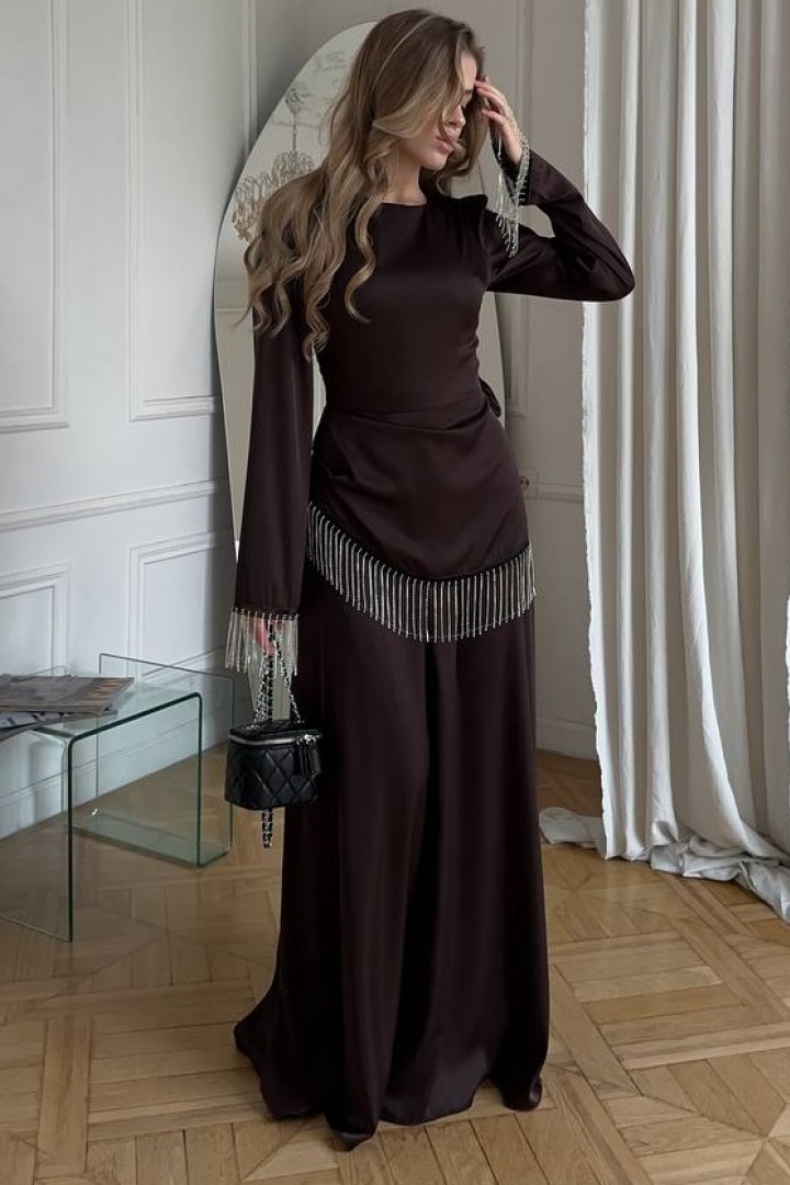 Платье декорировано камушками SSY-026A700