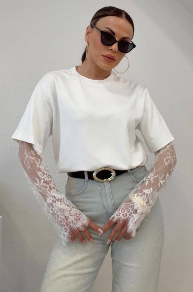 Стильна футболка з мереживними рукавами DAD-252A450