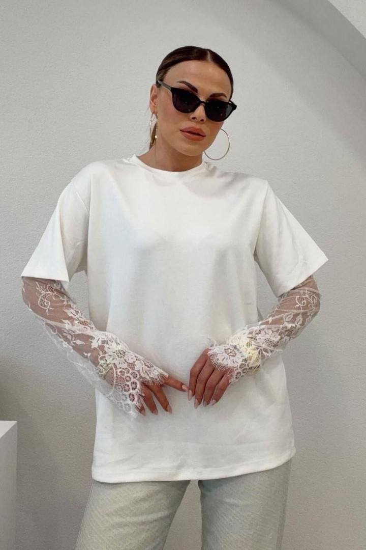 Стильна футболка з мереживними рукавами DAD-252A450