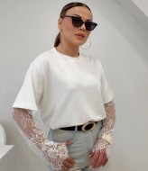 Стильна футболка з мереживними рукавами DAD-252A450