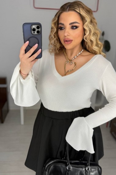 Кофта с расклешенными рукавами YM-7048A12 Кофта с расклешенными рукавами YM-7048A12