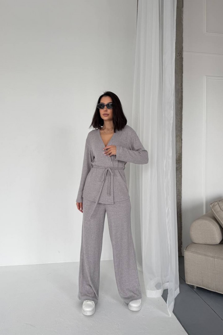 Элегантный костюм AVB-134A920