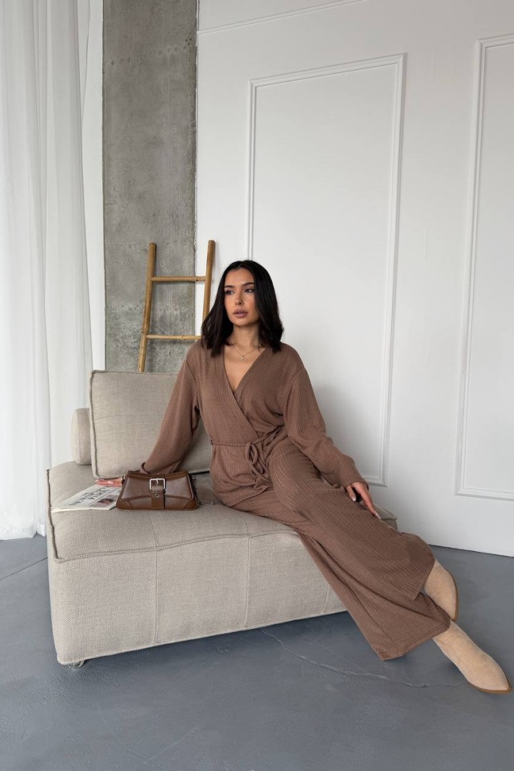 Элегантный костюм AVB-134A920