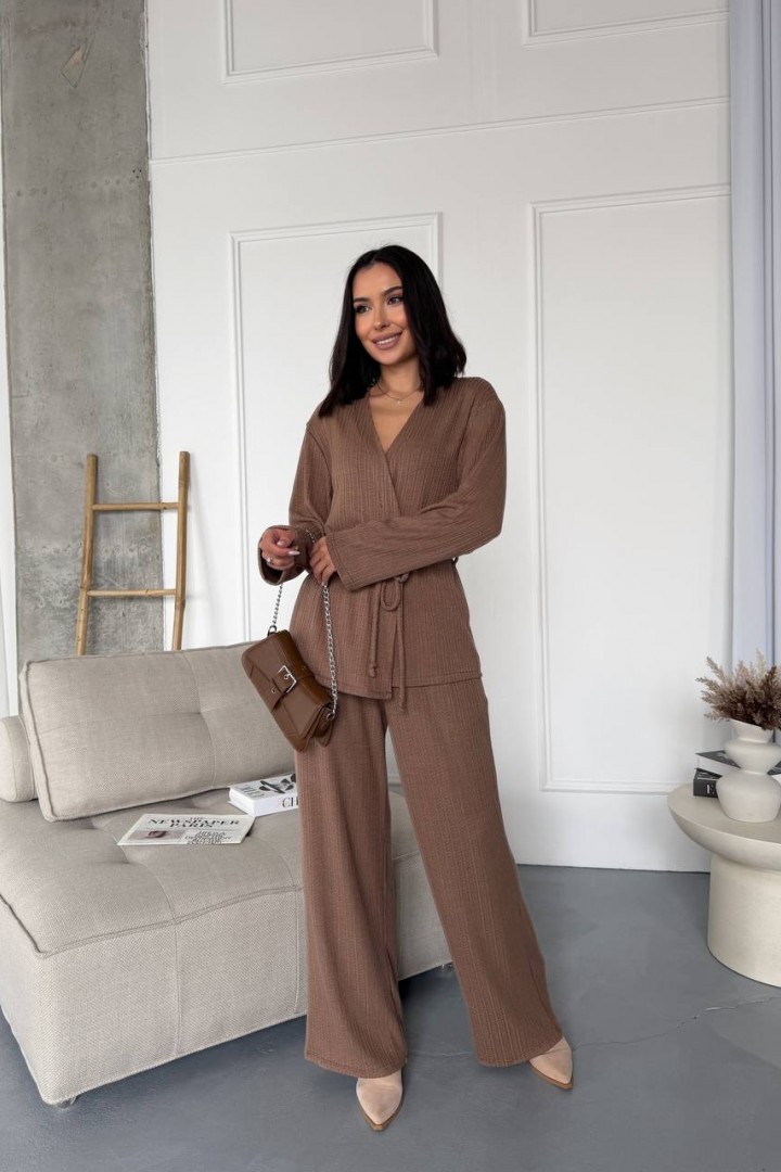 Элегантный костюм AVB-134A920