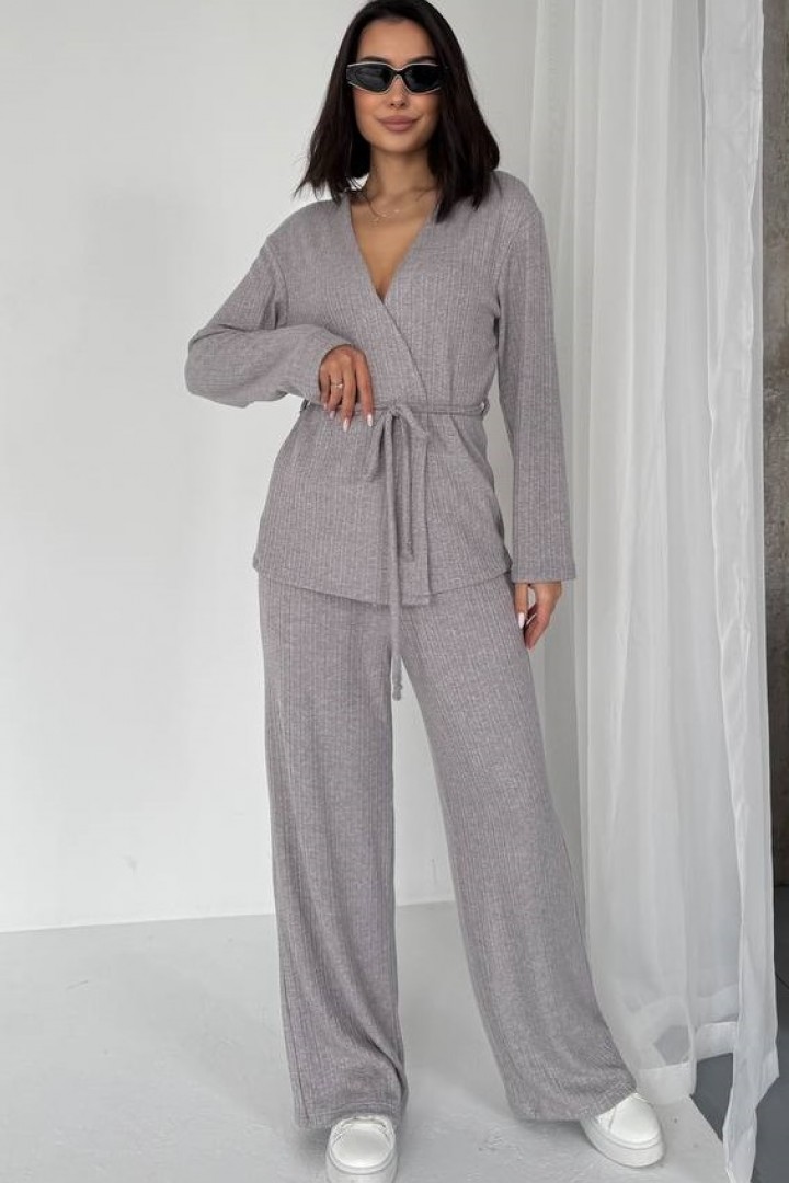 Элегантный костюм AVB-134A920