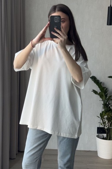 Футболка вільного крою зі стразами MIK-4264A420