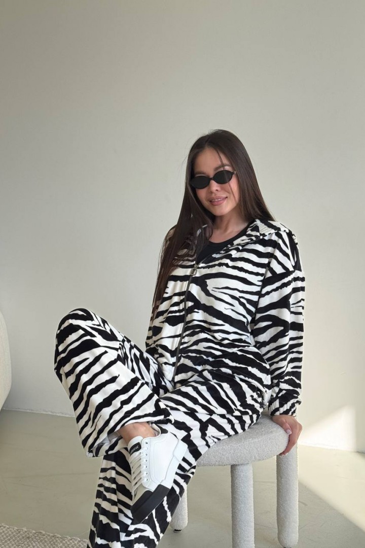 Велюровый костюм кофта, брюки и шорты DMP-A1700A900