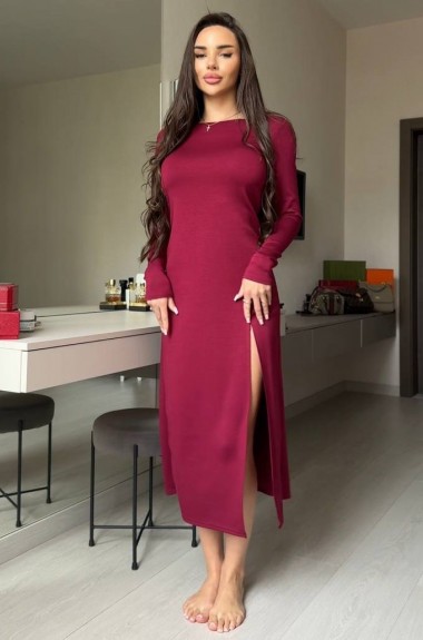 Трикотажное платье с разрезом GIL-022A550