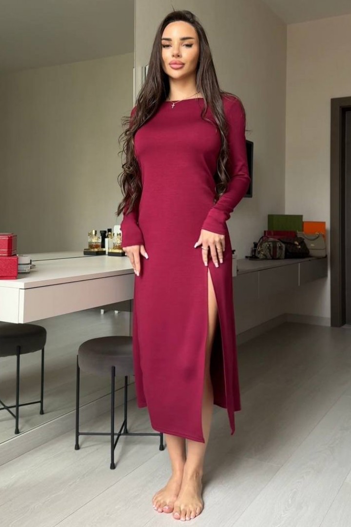 Трикотажное платье с разрезом GIL-022A550