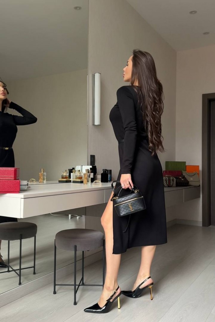 Трикотажное платье с разрезом GIL-022A550