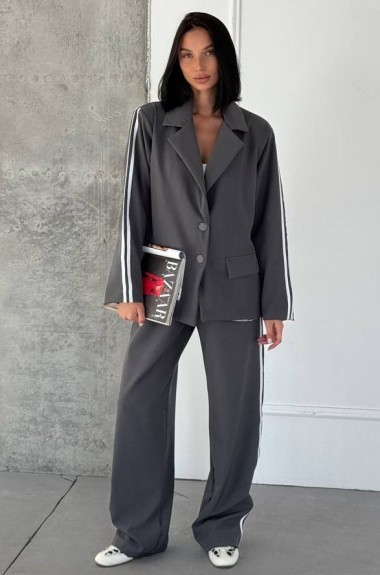 Повседневный брючный костюм UNO-018A800