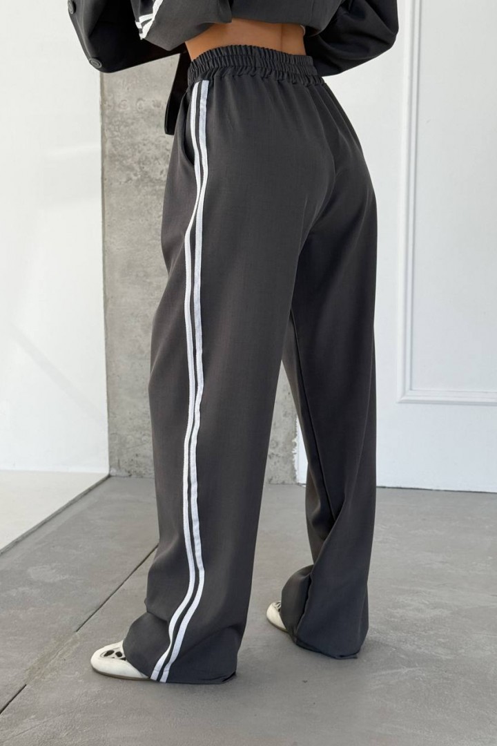 Повседневный брючный костюм UNO-018A800