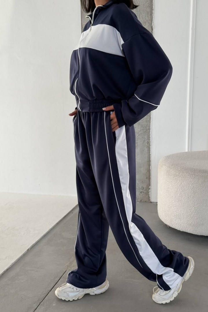 Стильний спортивний костюм UNO-027A650