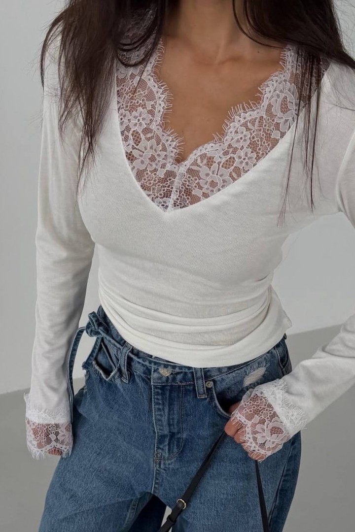 Женский лонгслив с кружевом UNO-088A350