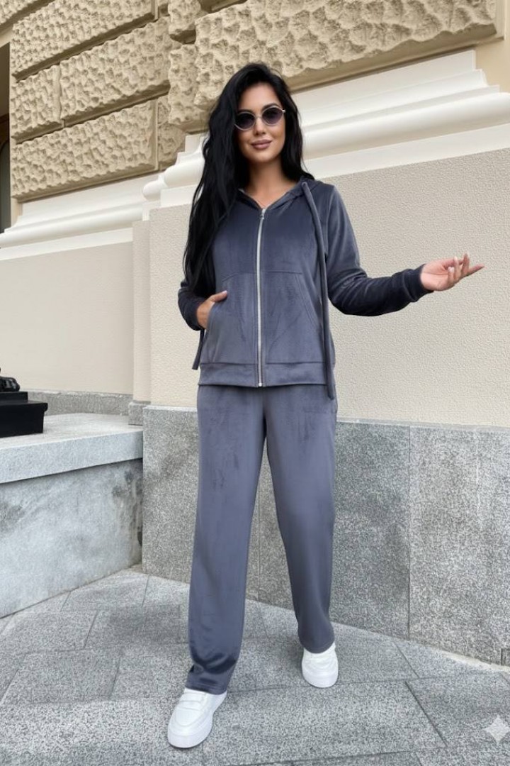 Велюровый прогулочный костюм QUA-4139A550