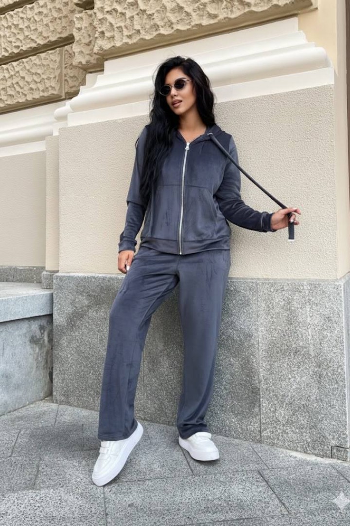 Велюровый прогулочный костюм QUA-4139A550