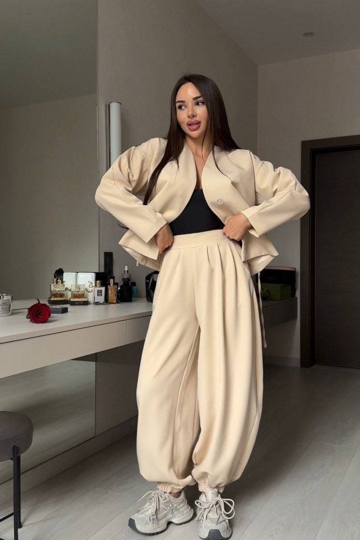 Костюм с брюками-аладинами и жакетом STB-40A750