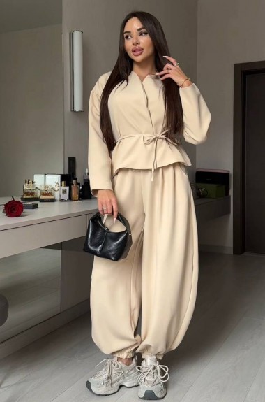 Костюм с брюками-аладинами и жакетом STB-40A750