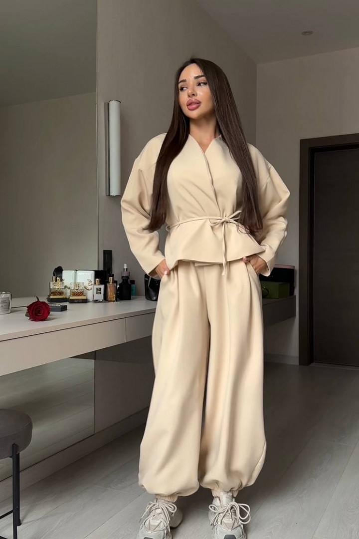 Костюм с брюками-аладинами и жакетом STB-40A750