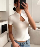 Стильная женская футболка с вырезом MIK-1732A260