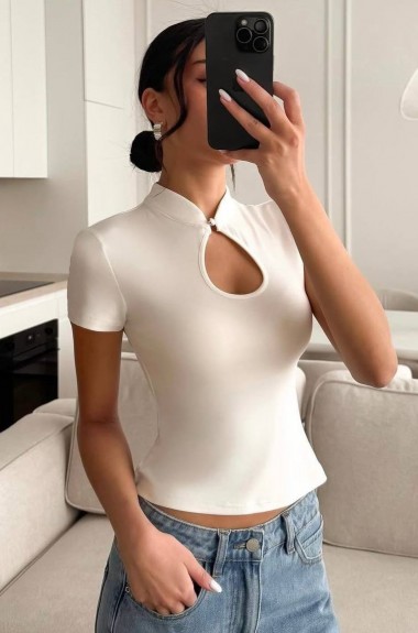 Стильная женская футболка с вырезом MIK-1732A260