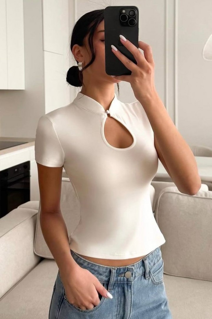 Стильная женская футболка с вырезом MIK-1732A260