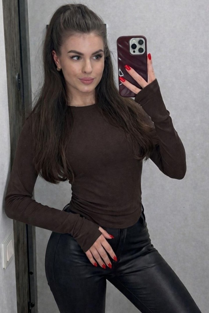 Лонгслив приталенного кроя со стразами MIK-4270A320