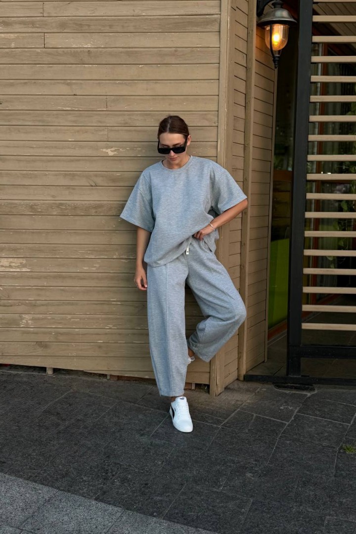 Костюм футболка oversize и брюки-бананы SOLO-271A1100