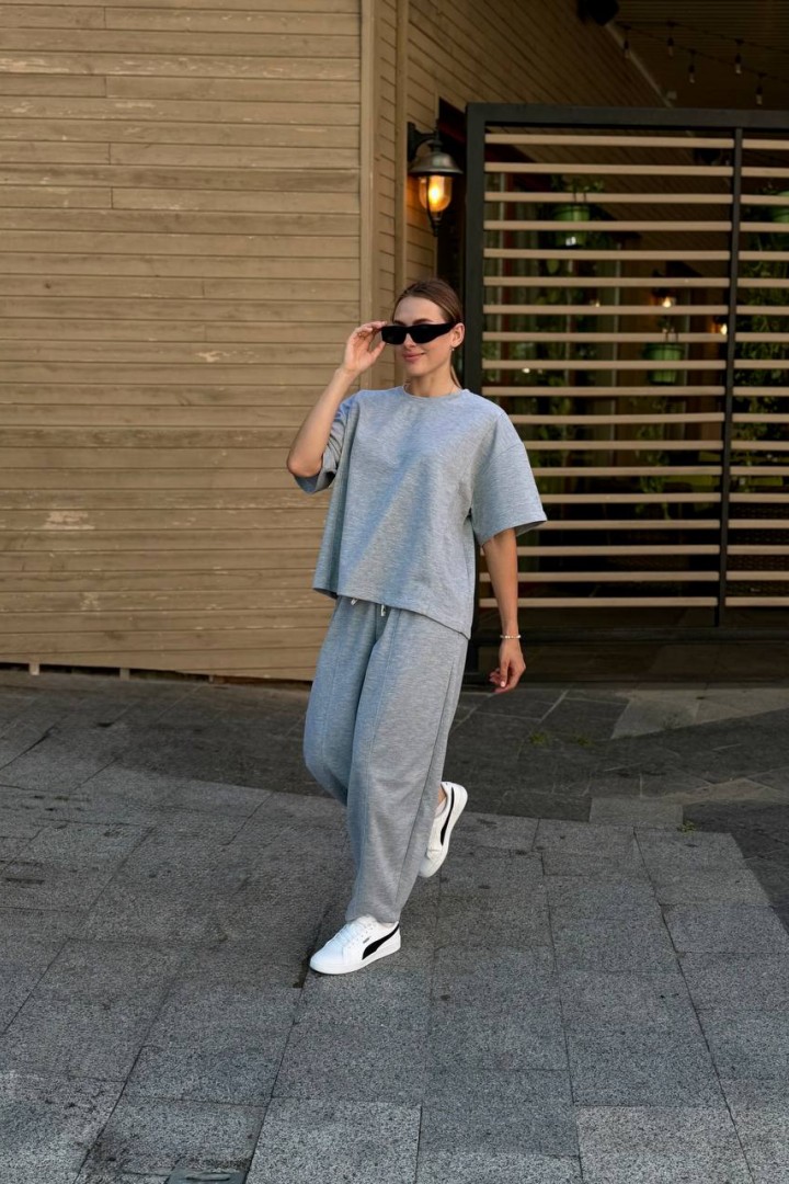 Костюм футболка oversize и брюки-бананы SOLO-271A1100