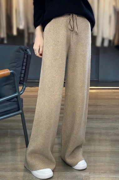 Женские брюки - купить стильные брюки в интернет-магазине CHARUEL, цена от руб.