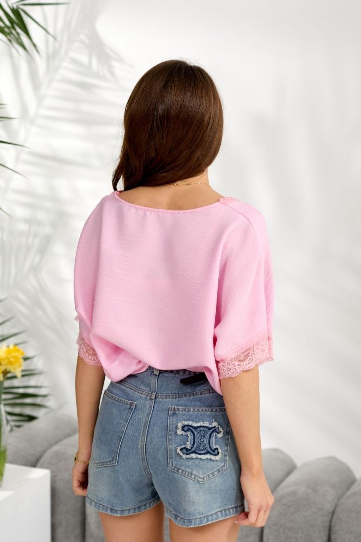 Стильная футболка декорирована кружевом IB-1151A460