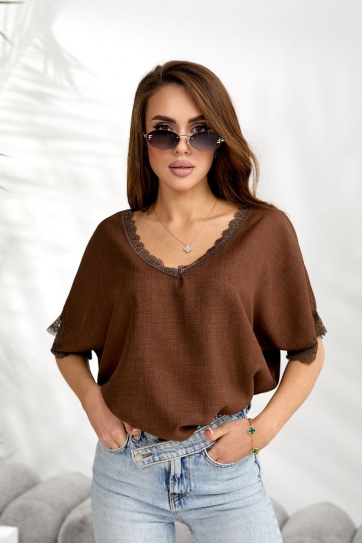 Стильная футболка декорирована кружевом IB-1151A460