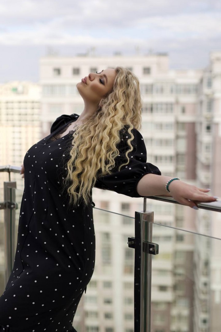 Роскошное платье в горошек YM-7162.31A20