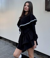 Черное платье с воланами AVB-0279A640