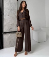 Брючный костюм с коротким пиджаком DAD-227A600 Брючный костюм с коротким пиджаком DAD-227A600