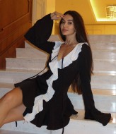 Черное платье с белыми рюшами  HOU-362A500 Черное платье с белыми рюшами  HOU-362A500