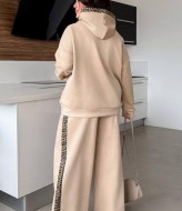 Замшевый костюм женский  AMU-1922.922A650