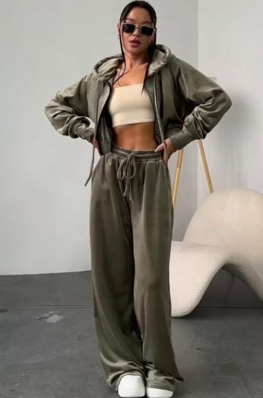 Велюровий костюм з широкими брюками JW-381A600 Велюровий костюм з широкими брюками JW-381A600