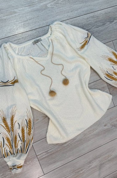 Свитер вышиванка  AMU-1064A699