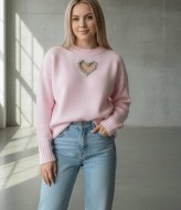 Свитер с сердечком  AMU-2379A770