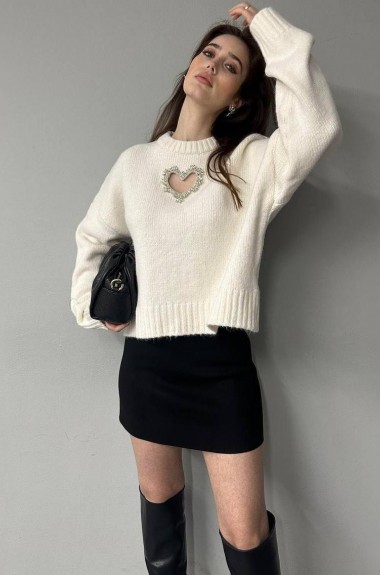 Свитер с сердечком AMU-2379A770 Свитер с сердечком AMU-2379A770