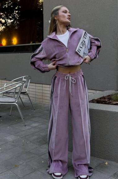 Велюровый костюм с широкими штанами  JK-026A800