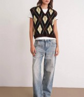 Стильный вязаный жилет  AMU-6930A540