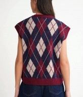 Стильный вязаный жилет  AMU-6930A540